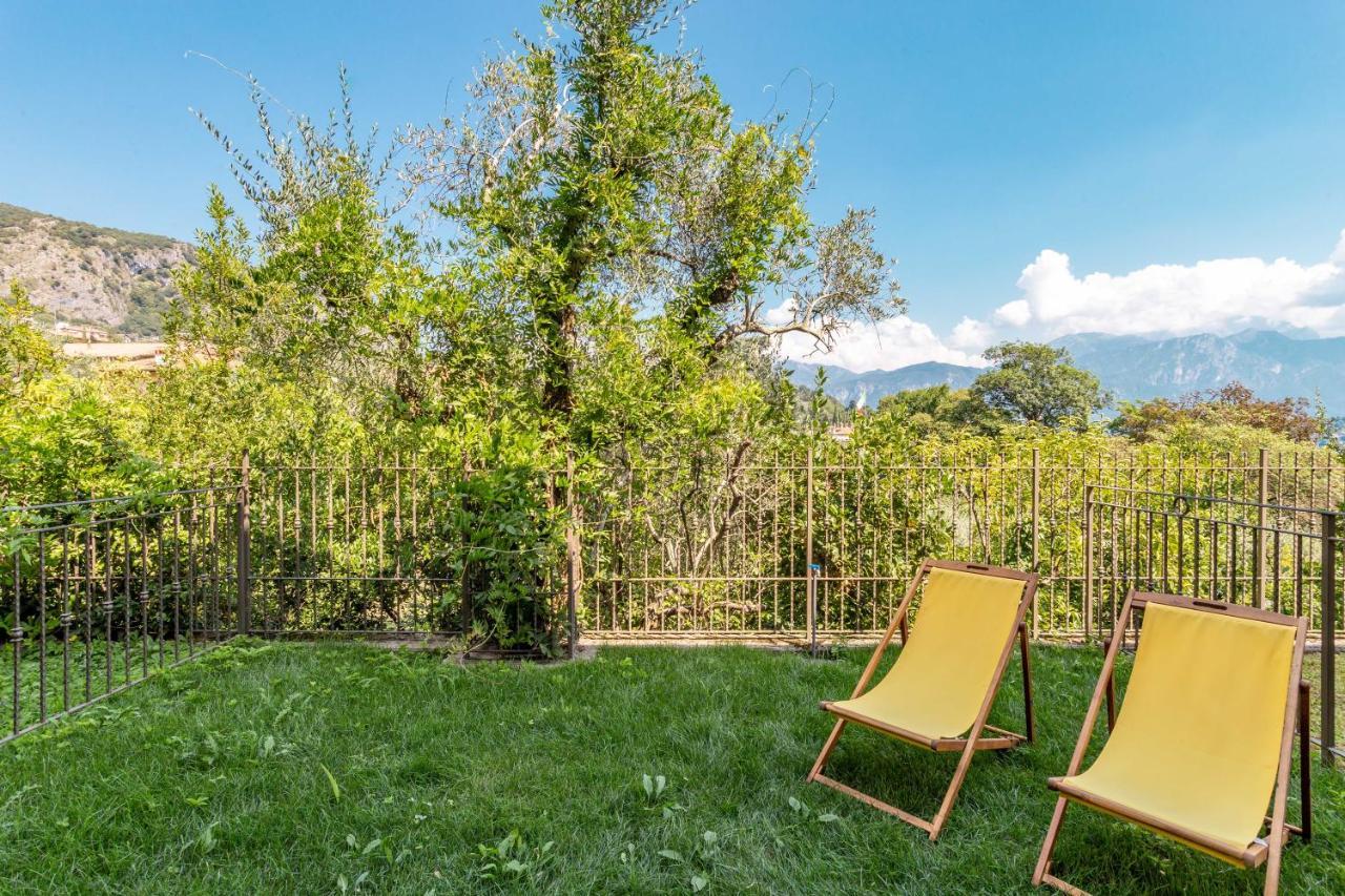 Como Lake Nest - Studio With Garden Tremezzo Bagian luar foto